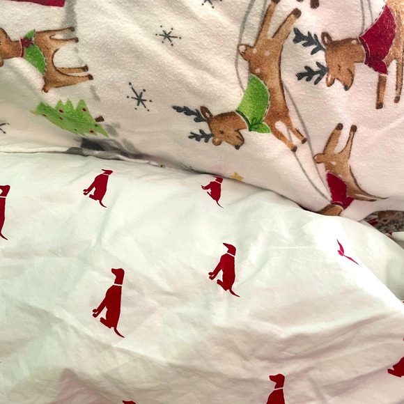 Pottery Barn Kids PBK Crib Sheets - set of 4 incl flannel holiday Santa crib set - Picture 3 of 4